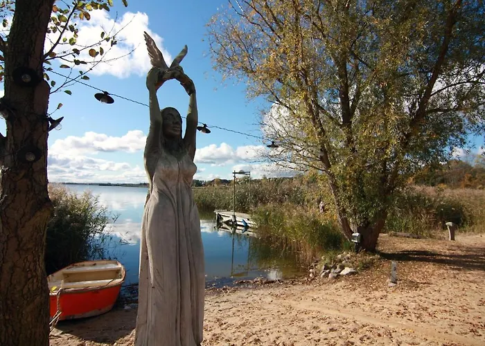 Beachy Caravan Am Achterwasser,