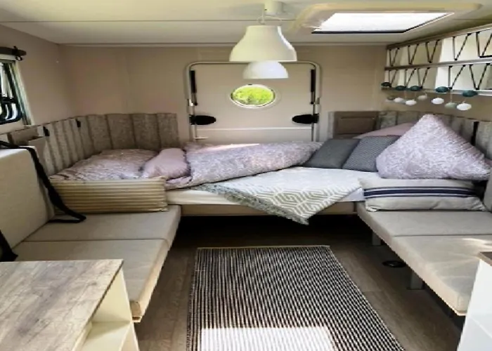 Beachy Caravan Am Achterwasser, 펜션 *